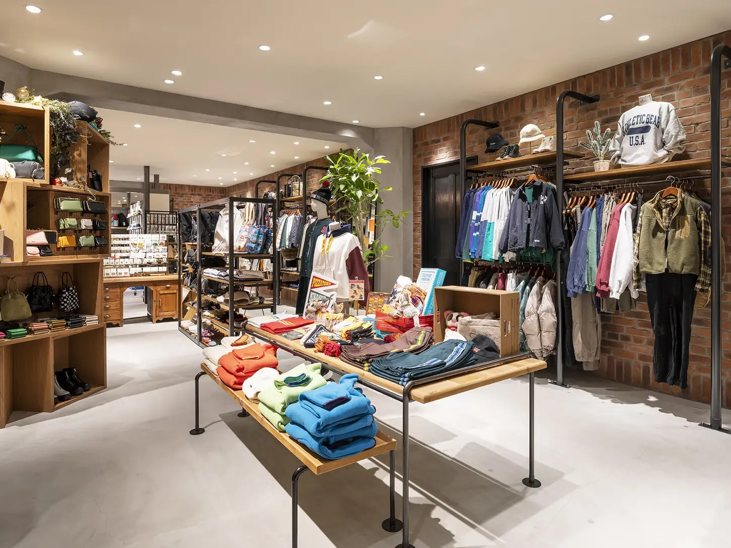 キャン’エンタープライゼズの経年変化による欠けや汚れまでを忠実に模したブリックタイル、CAN’BRICK「CAMBRIDGE – ケンブリッジ(CB)」を使った空間。