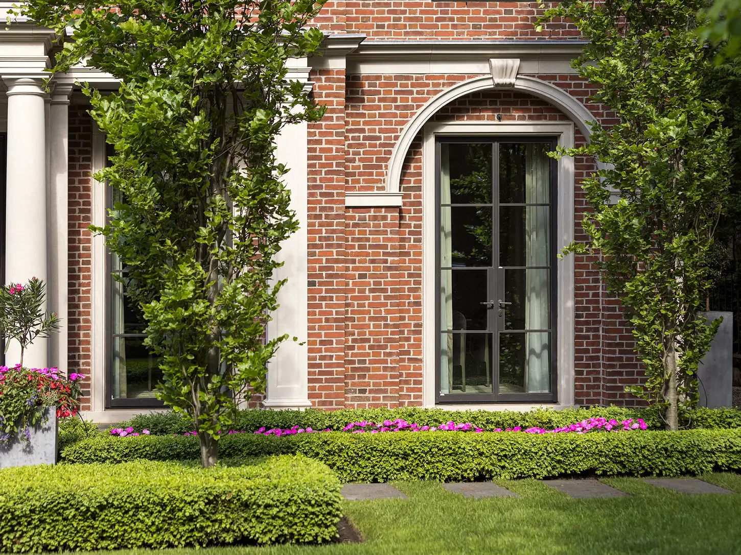 キャン’エンタープライゼズのG.G.ケントランズ(GGK)」は、米国最大級の高級レンガメーカー・Glen-Gery社製品の中から選りすぐったレンガをスライス加工したレンガを使った空間