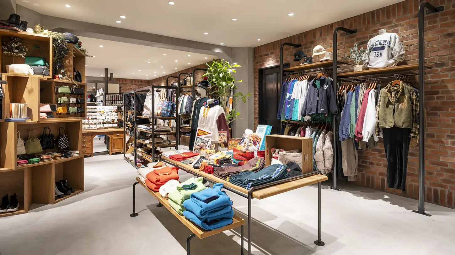 キャン’エンタープライゼズの経年変化による欠けや汚れまでを忠実に模したブリックタイル、CAN’BRICK「CAMBRIDGE – ケンブリッジ(CB)」を使った空間。