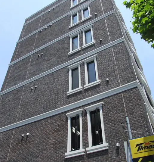 ブリックタイルCAN’BRICK「クロブリ(BK-1)」 ビル外装デザイン 黒いタイル ブリック調