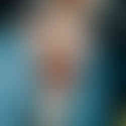 Complimentary bridals featuring bright ranunculus