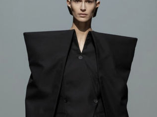 Exaggerated shoulders