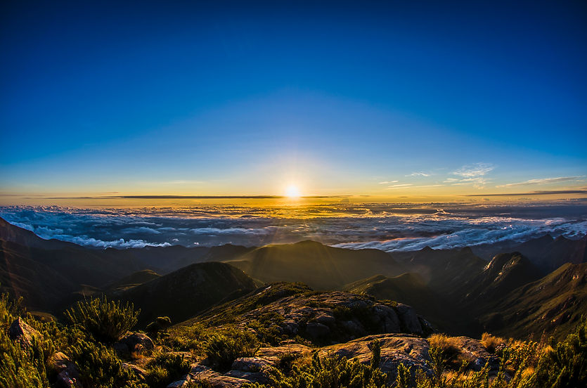 Pico_da_Bandeira_nascer_do_sol.jpg