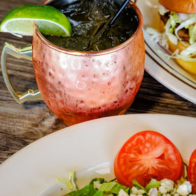 cocktails at gus's new york pizza