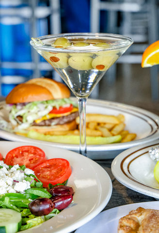 cocktails at gus's new york pizza