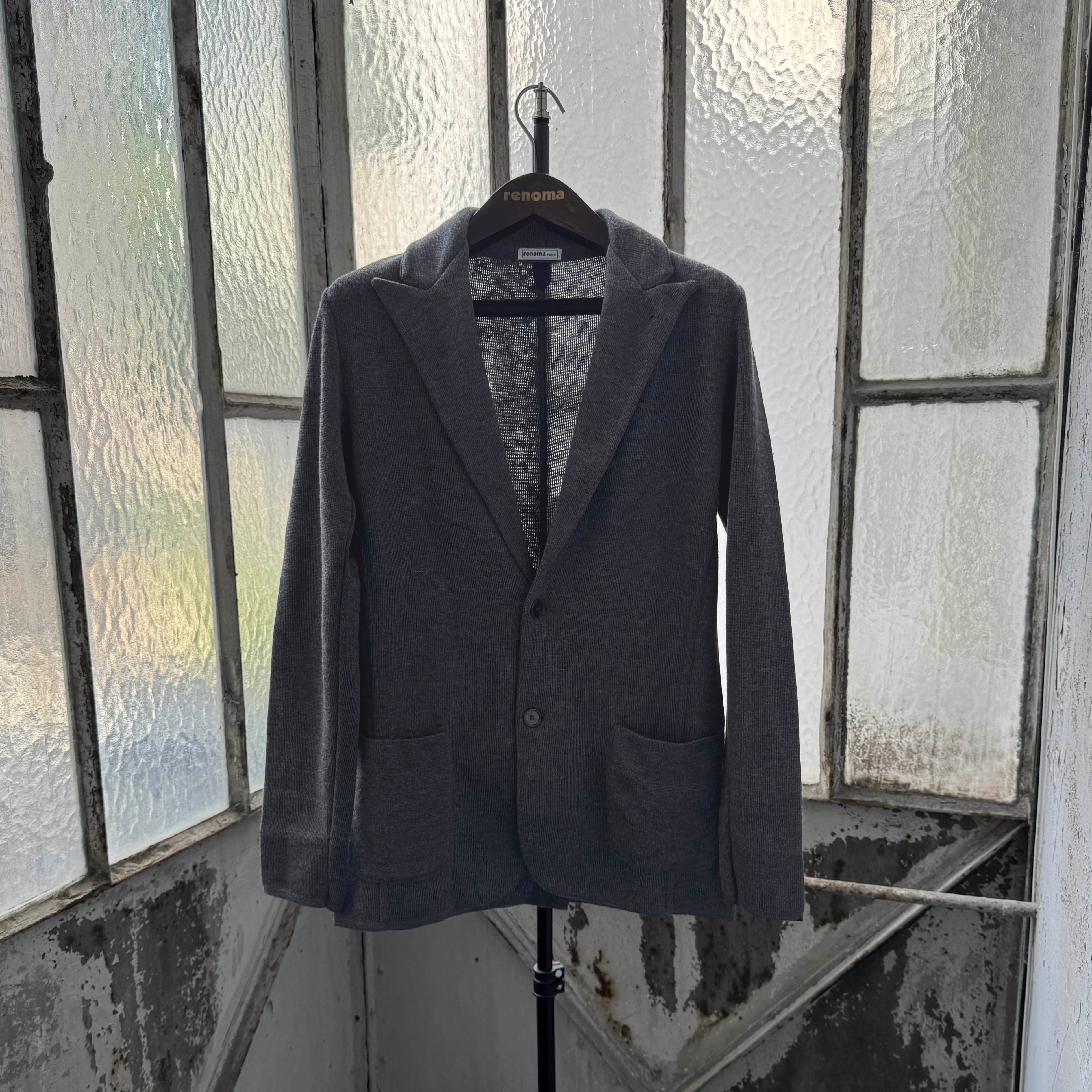 グレーのジャケットベスト