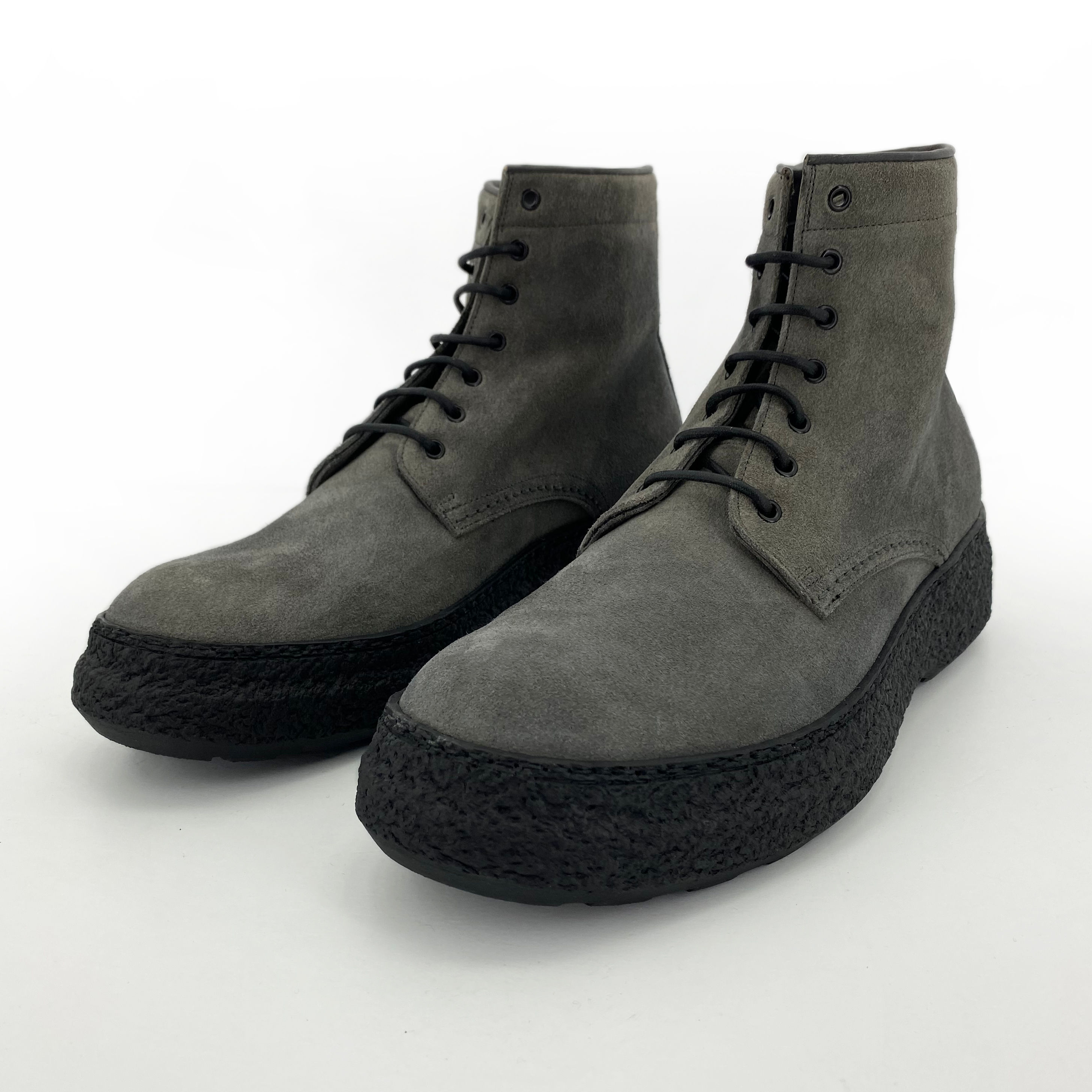 BOTTINES GRISES À LACETS