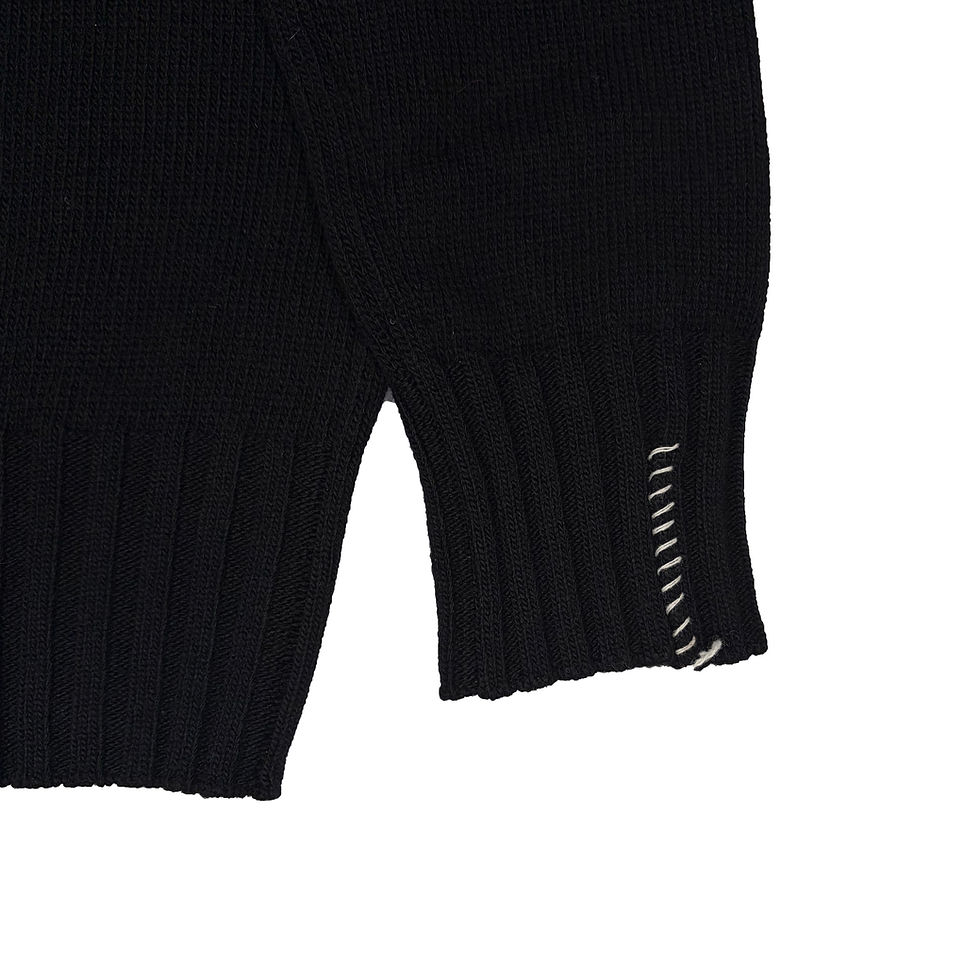 Miniature : Pull noir à détails fils blancs