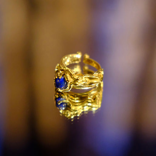 1980-1990s Italian Vintage "Nude Woman & Lapis Lazuli" Gold Ring