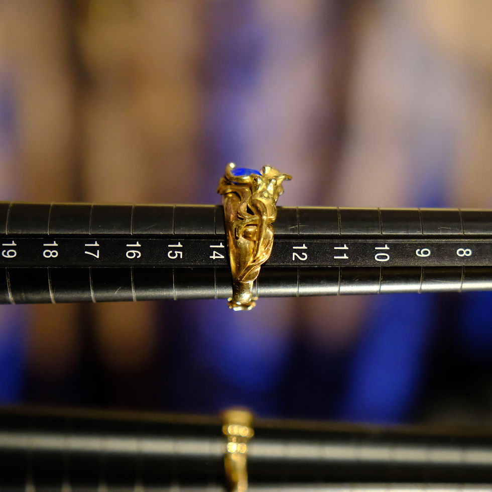 サムネイル： 1980-1990s Italian Vintage "Nude Woman & Lapis Lazuli" Gold Ring JP13.25