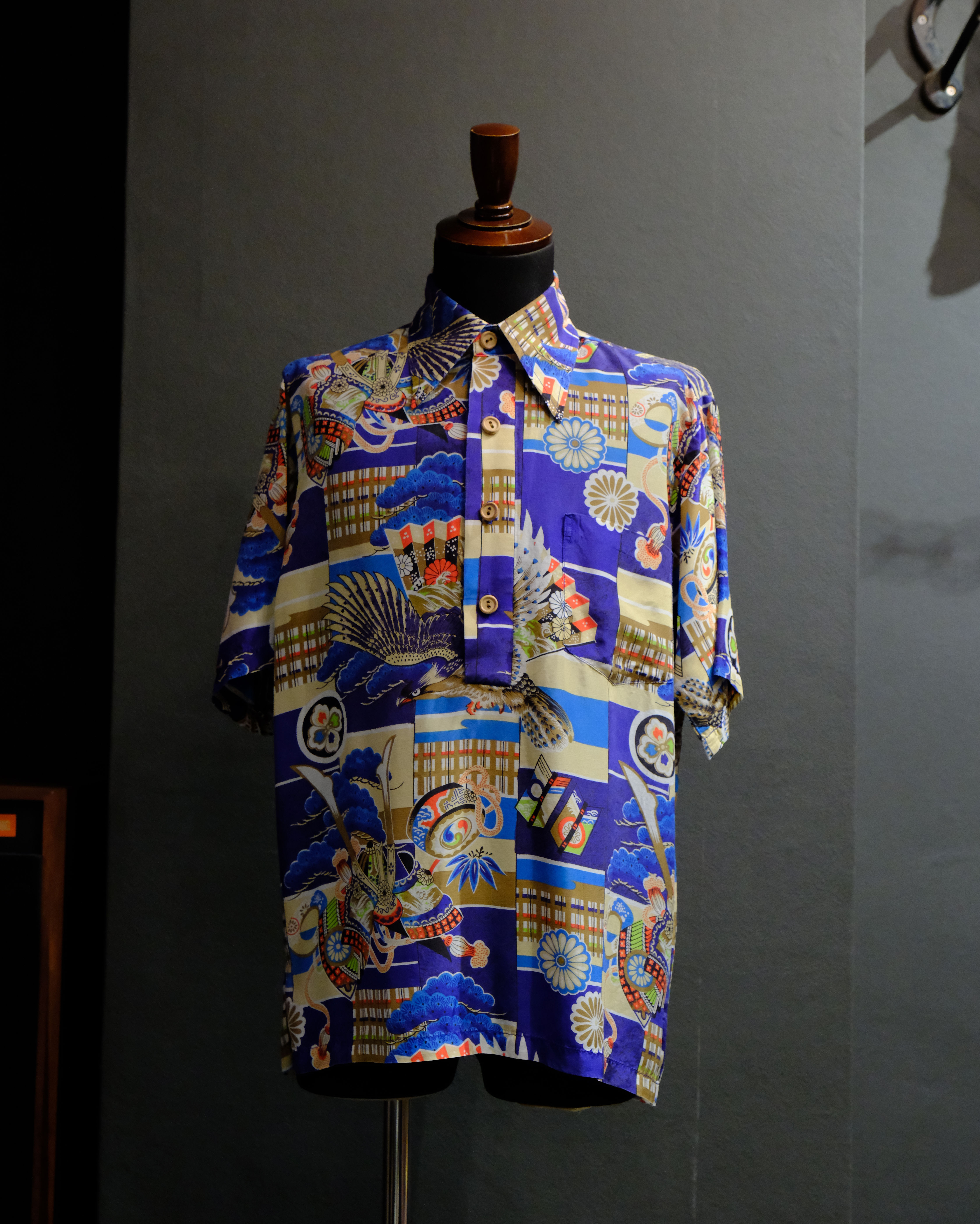 1970's Vintage "和柄(武者兜&鷹)" Hawaiian Shirt L
