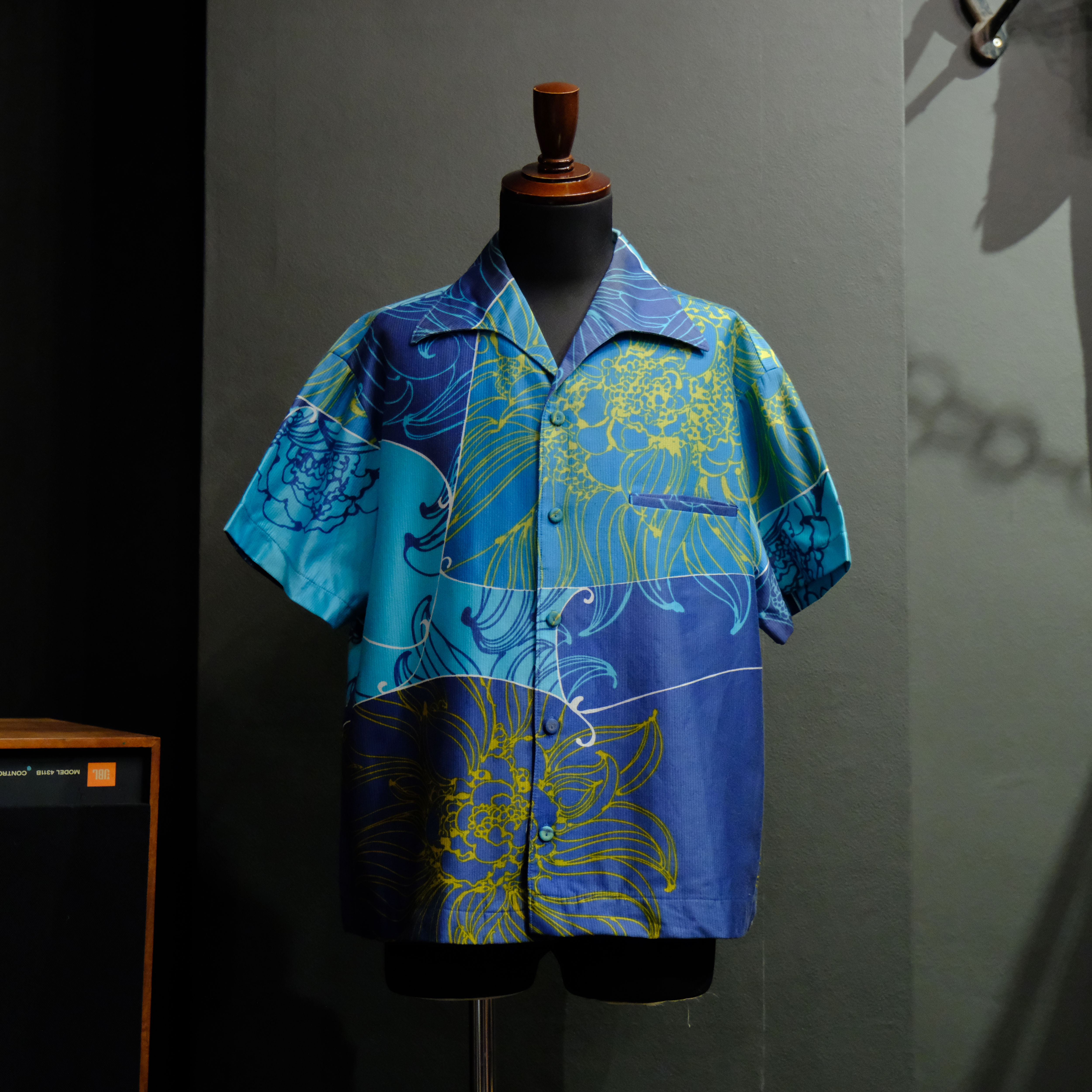 1960-1970's Vintage Hawaiian Shirt L-XL