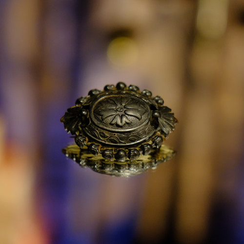 Late 1800s British Antique Jet Brooch | qosmos