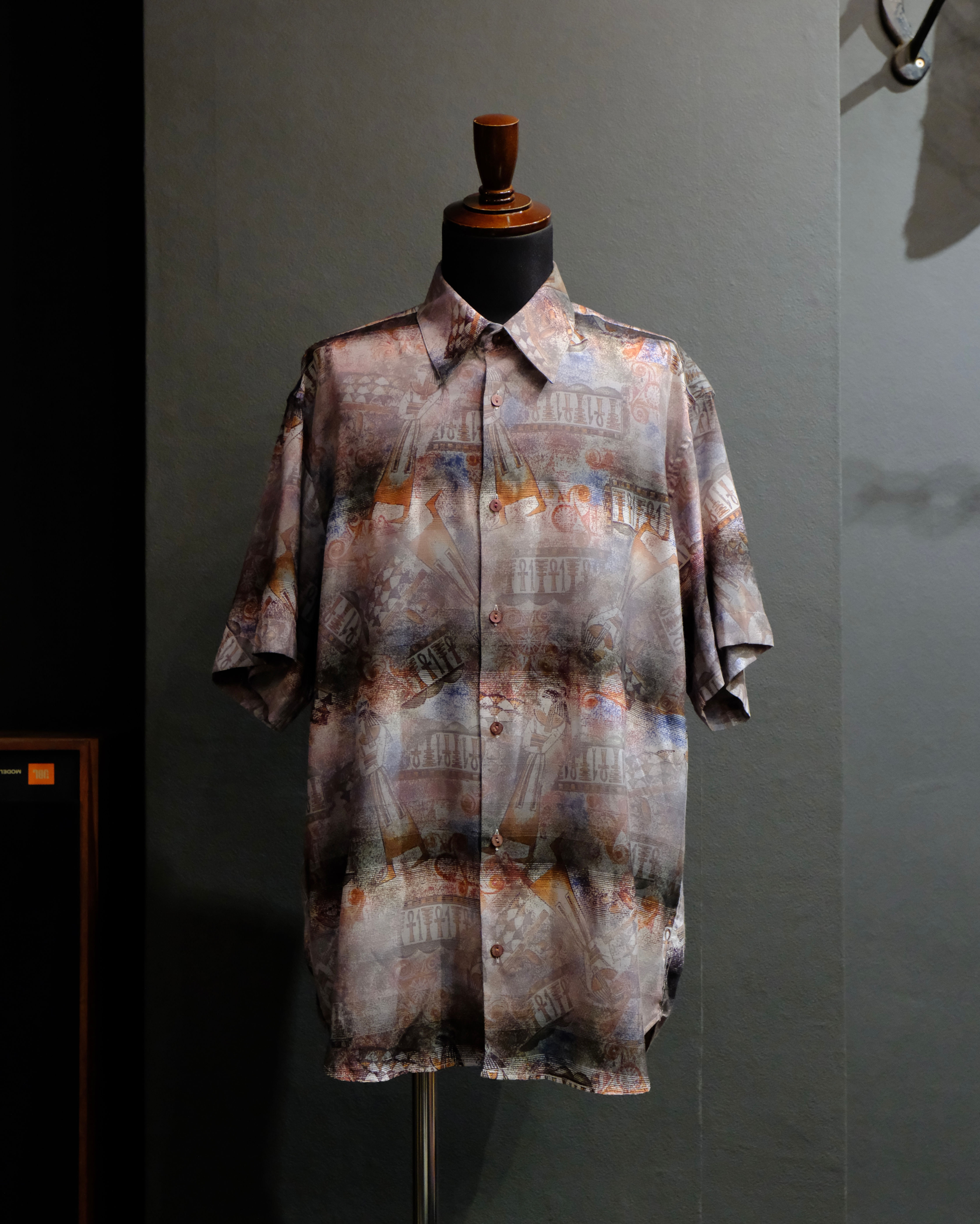 1980-1990s Vintage "Egyptian Abstract" Shirt Made in ITALY L-XL