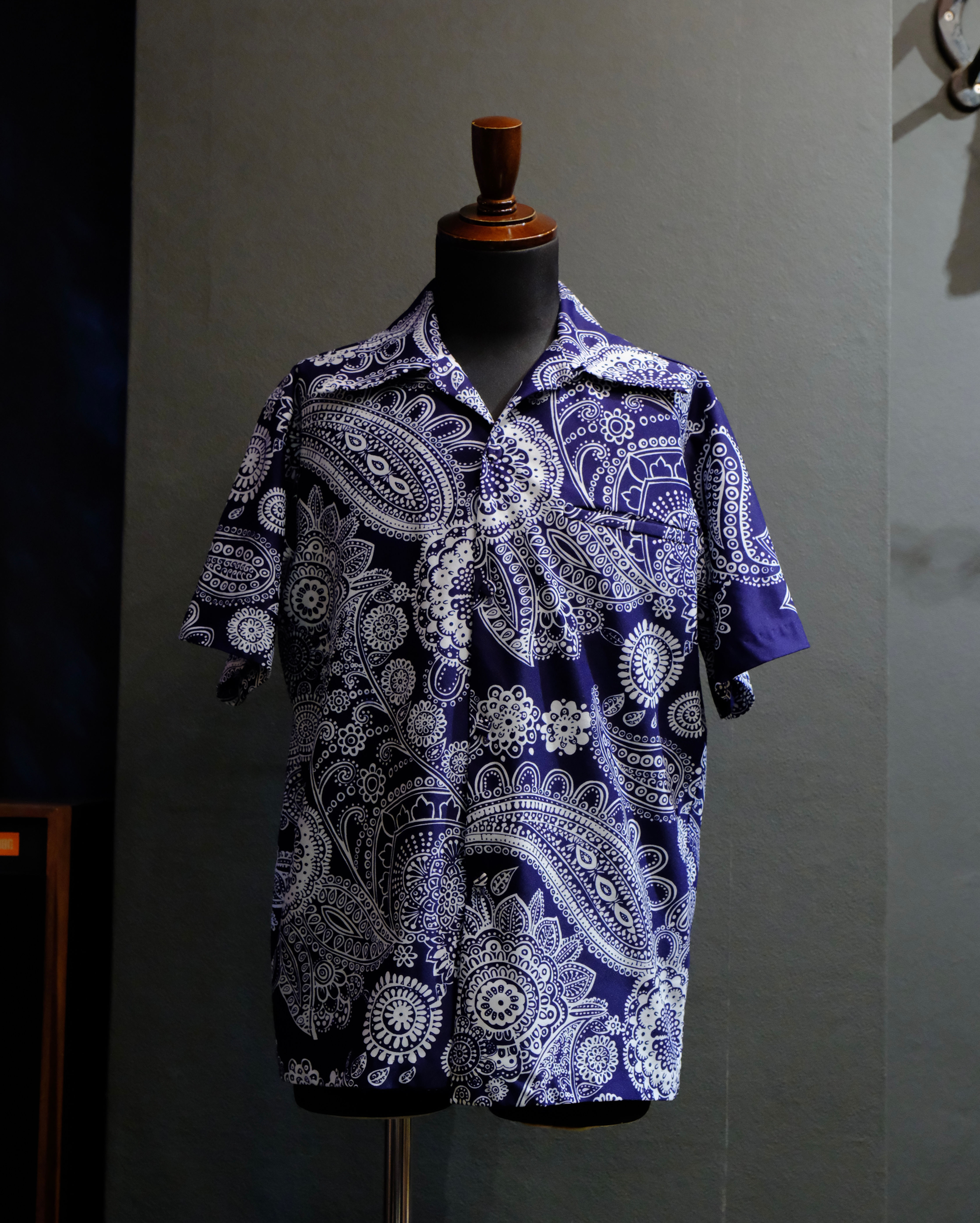 1970's Vintage "Navy Paisley" Shirt L