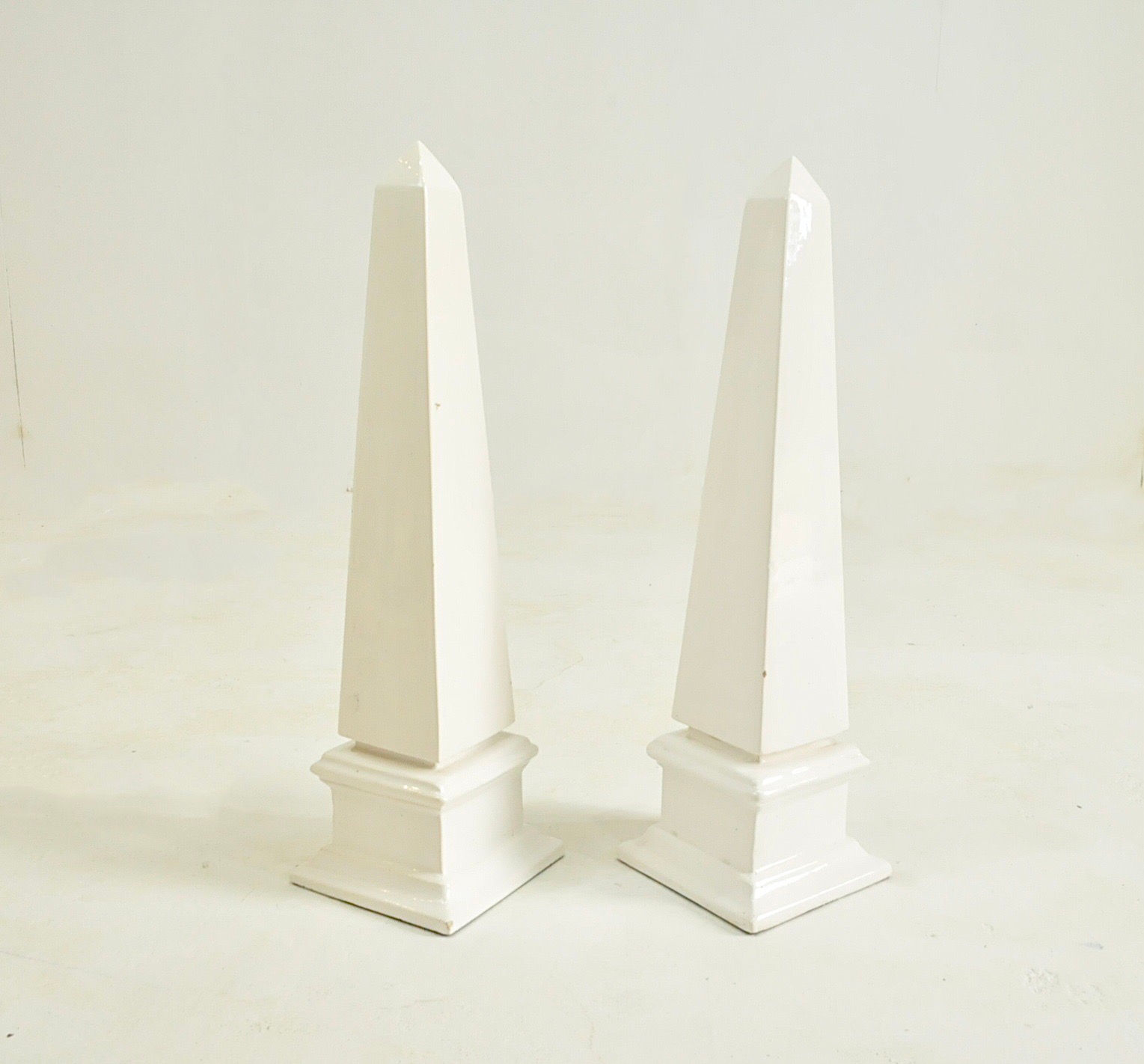 Par de Obeliscos em Porcelana