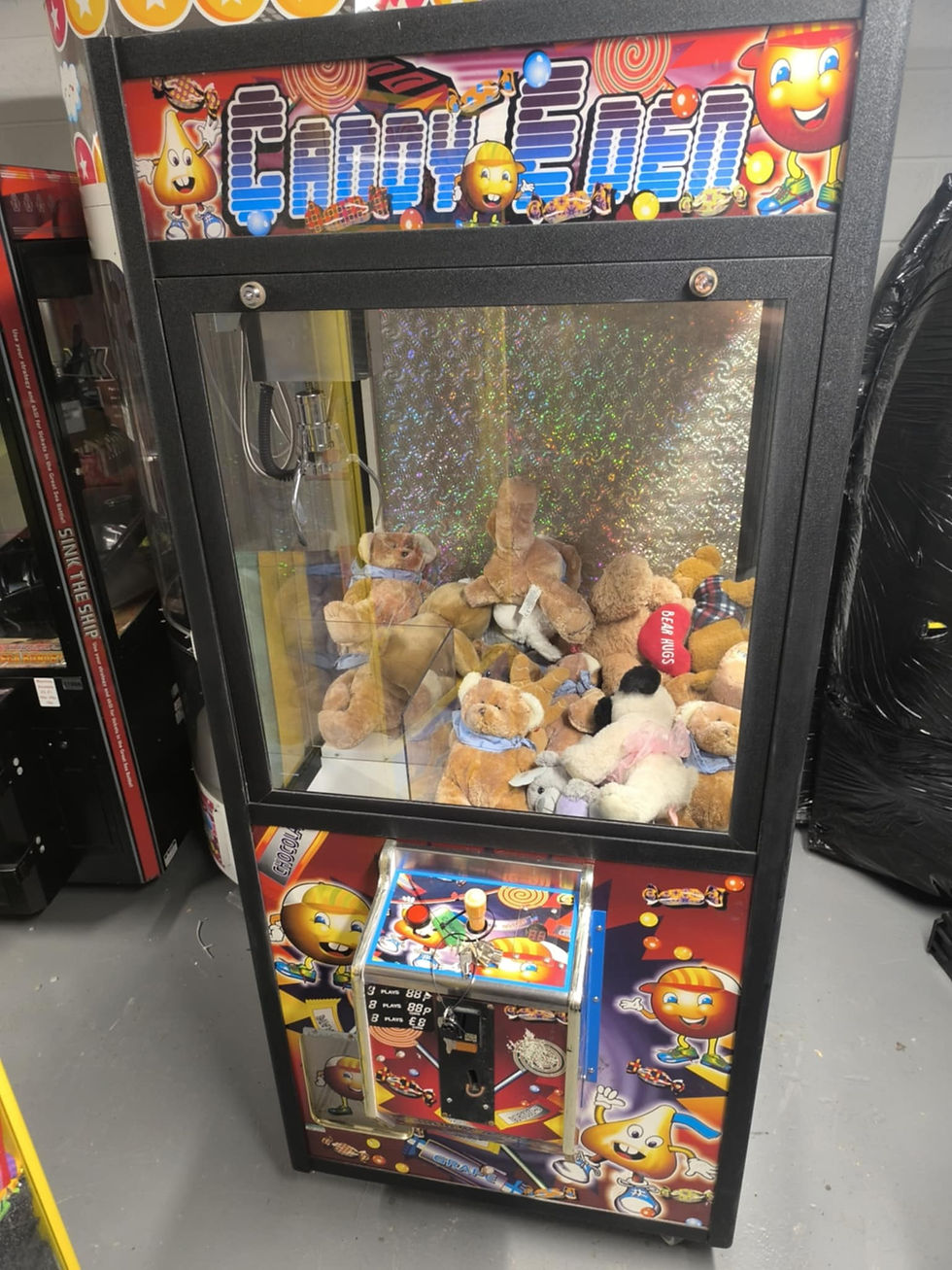 Crane grabber arcade machine teddies 