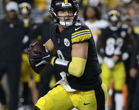 Mandan Acereros a Kenny Pickett a Filadelfia