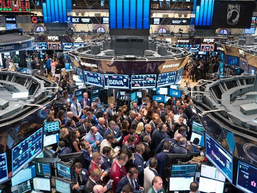 Wall Street vuelve a tener perdidas tras repunte del miércoles