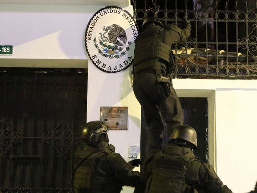 Exigen a FGR investigar ataque a embajada mexicana en Ecuador