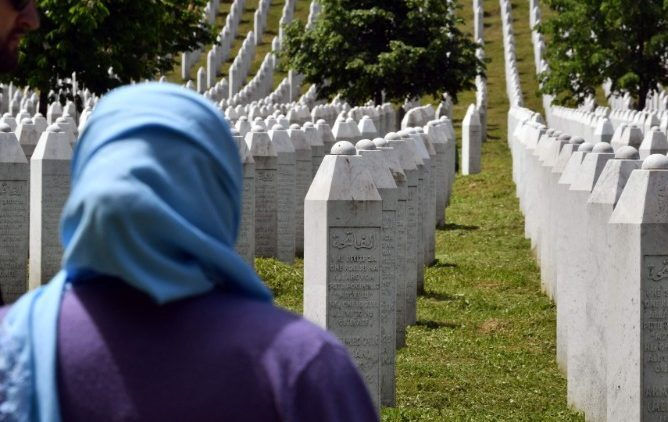 Recuerdan europeos 30 años del genocidio de Srebrenica