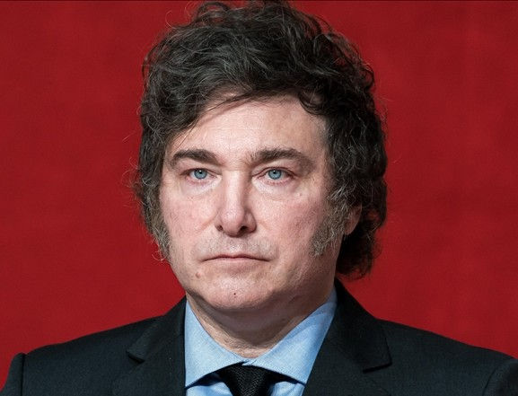 Aparece el peon: Justifica Milei acciones de Trump