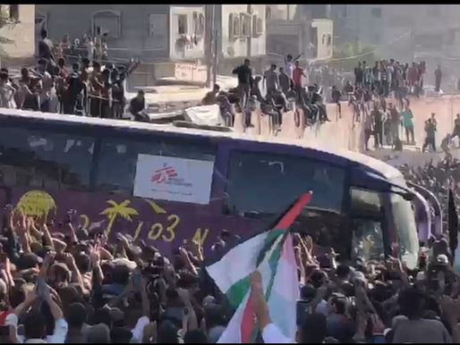 Intercambian Hamás e Israel rehenes por prisioneros