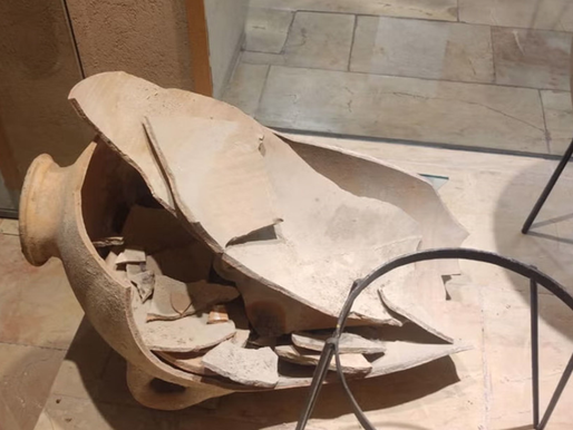 Niño destruye antiquísimo jarrón en un museo de Israel
