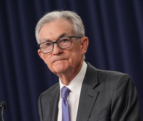 Gobierno de Estados Unidos "arma" demanda contra titular de la Fed