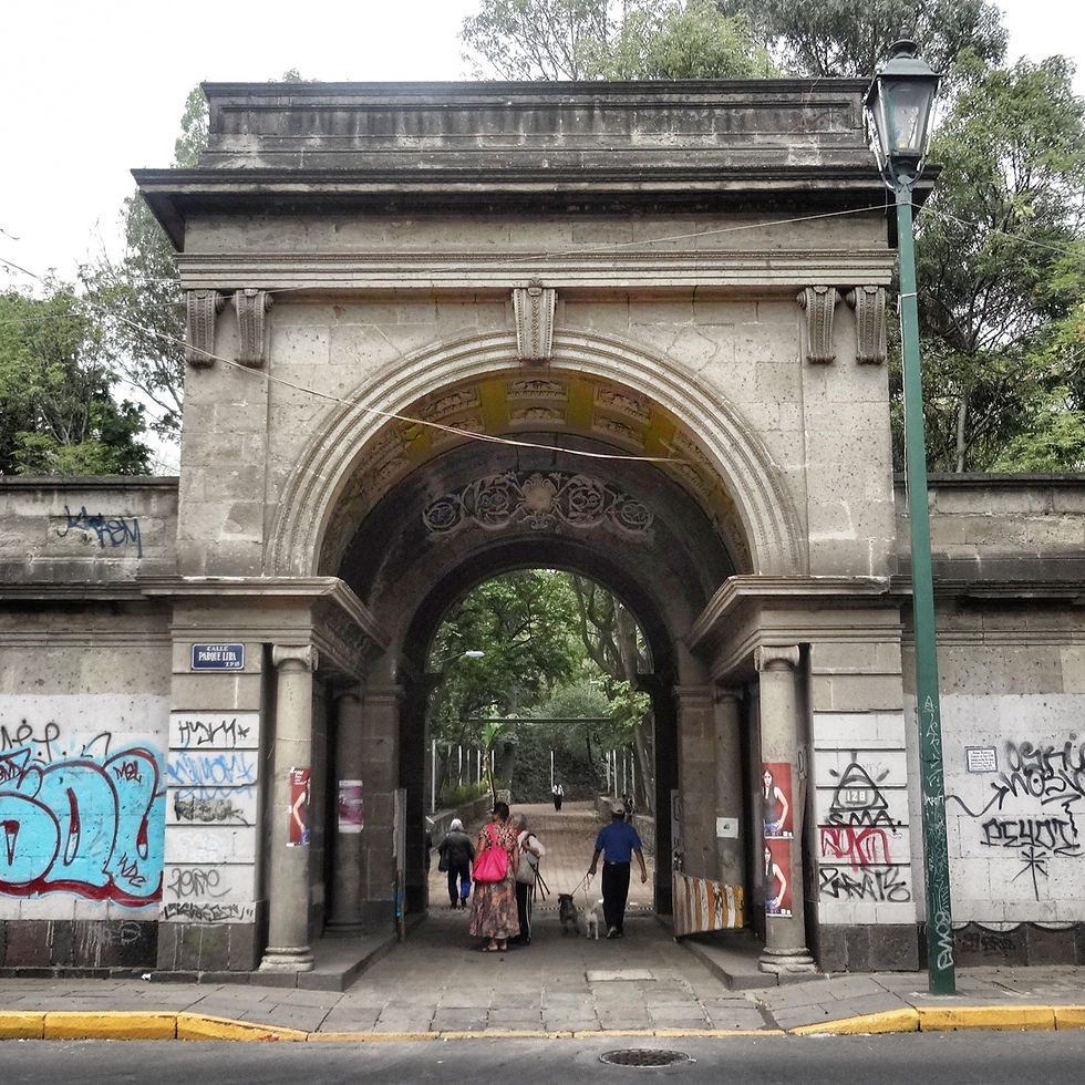 Suspende autoridad capitalina montaje de estructuras para evento en Parque Lira