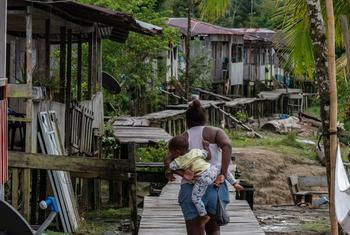 Menor protección social alimenta a extrema derecha, advierte expertode la ONU