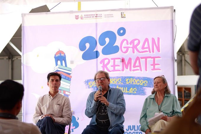 Inició nueva edición del Gran Remate de Libros, Discos y Películas, en el Monumento a la Revolución