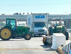 Continúan bloqueos en varios puntos carreteros del país