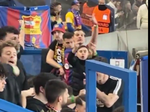 Investigan al FC Barcelona por saludo nazi de sus aficionados