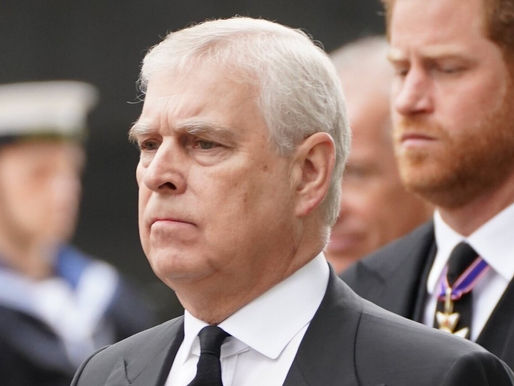 Príncipe Andrés habría recibido masajes en una casa de Epstein en Florida