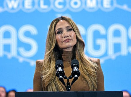 Siguen apoyando artistas a Kamala Harris mientras Trump usa a periodistas afines para insultarla