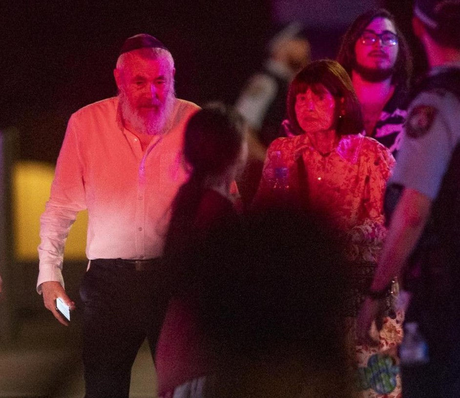 Achacan hasta 59 delitos a uno de los atacantes de comunidad judía en Australia