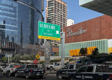 Investigan doble asesinato en plaza comercial de Zapopan