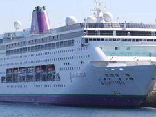 Crucero detenido en Burdeos con mil 700 personas tras muerte de pasajero