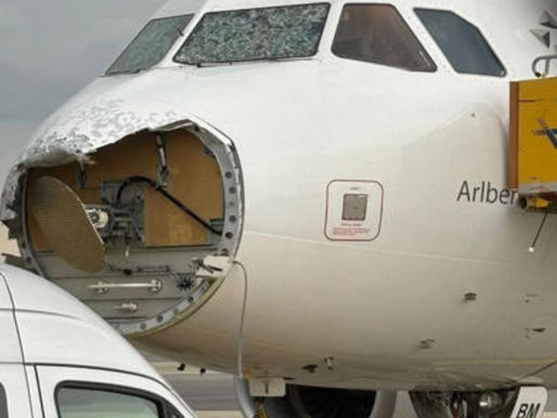 Granizada destruye frente y parabrisas de avión en pleno vuelo