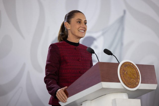 Niega Sheinbaum entrega de millones de pesos a la CNTE
