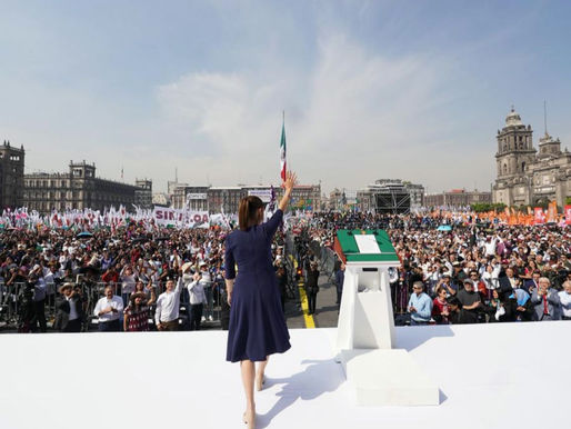 Saldo blanco en evento de la 4T en el Zócalo