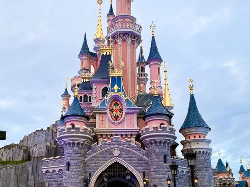 Detenido por alquilar Disneyland París para casarse con niña de 9 años
