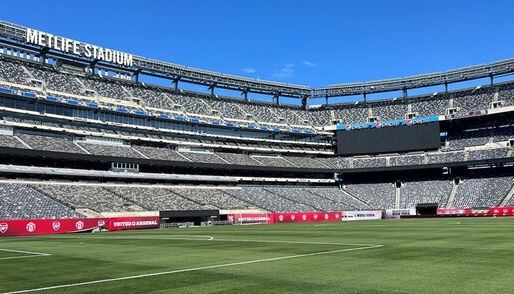 Arranca colocación de césped en estadio donde será la final del Mundial