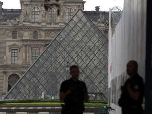 Detenidos por robo en el Louvre están relacionados con el atraco