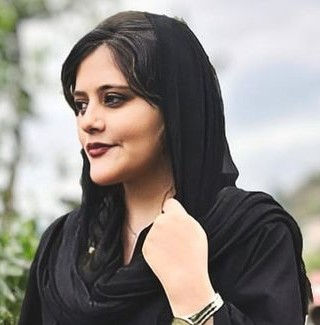 Dan 5 años de cárcel a periodistas que denunciaron muerte de Mahsa Amini: abogados piden amnistía