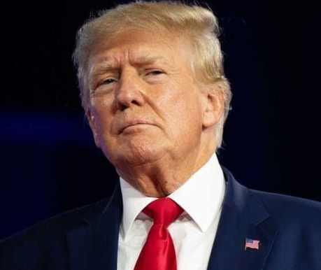 Presidente autoritario pide despido de otro presentador de televisión estadounidense