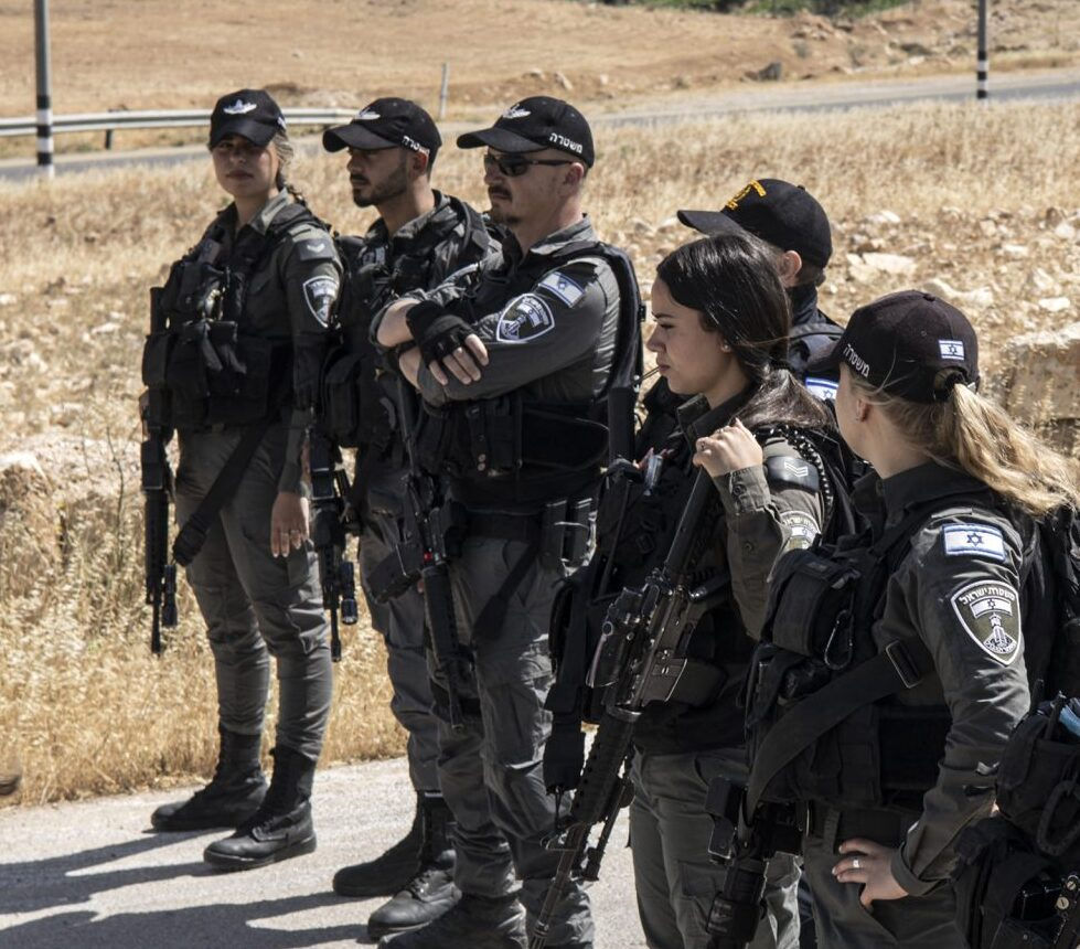 Impunidad rampante de colonos judíos en Cisjordania: incendian mezquita y pintan mensajes racistas