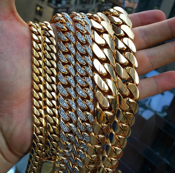 Four Tips for Wearing Men's Gold Chains