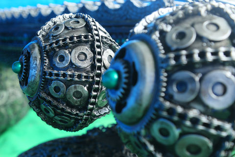 Life-size Veena sculpture handcrafted from welded iron scrap by Surya Silpasala (Katuri Sculptures) – celebrating classical Indian music through sustainable metal art